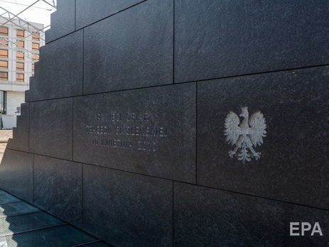 В гробах жертв Смоленской катастрофы нашли фрагменты других тел и мусор