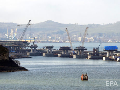 Луценко: В традициях РФ для незаконного строительства оккупантами Керченского моста используют ворованный песок