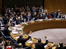 Россия наложила вето на резолюцию Совбеза ООН о расследовании химатак в Сирии, обыски у Савченко. Главное за день