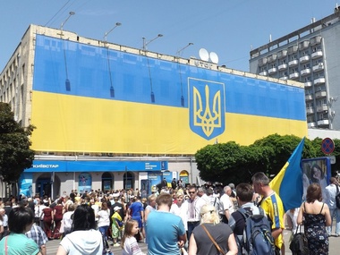В Житомире вывесили самый большой флаг в Украине. Фоторепортаж