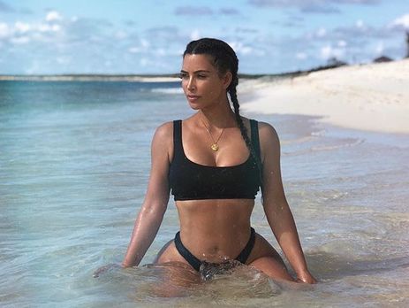 Кардашян показала свой пляжный отдых