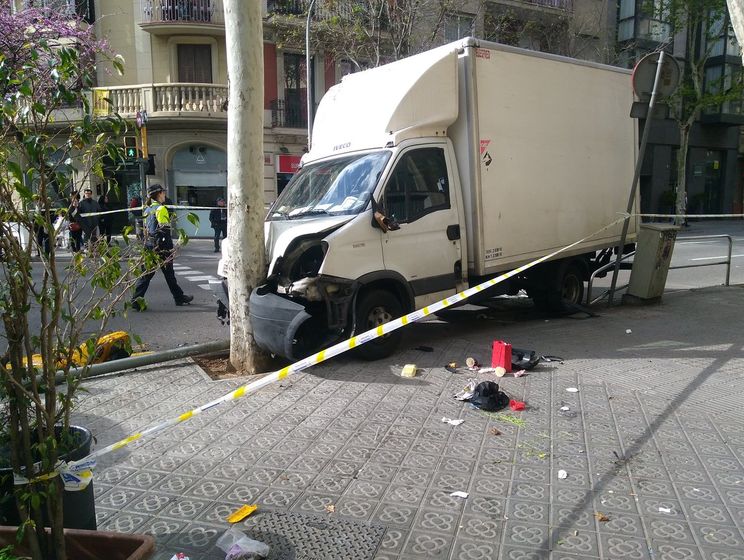 У Барселоні вантажівка в'їхала у пішоходів, семеро постраждалих