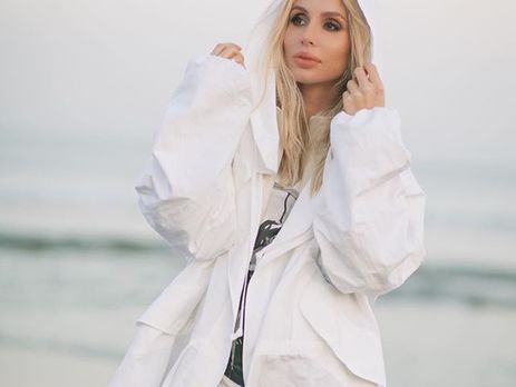 Беременная Loboda позировала в купальнике