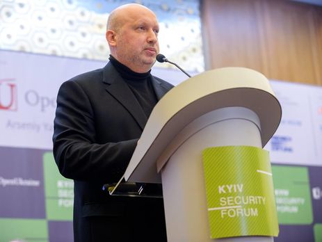 Турчинов заявил, что в оккупированном Крыму находится более 30 тысяч российских военных