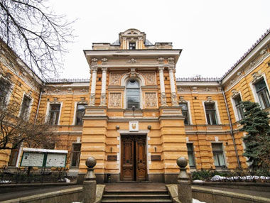 Главу Национального союза писателей обвинили в попытке обанкротить организацию