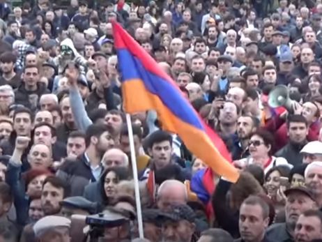 Лидер протестов в Армении объявил о начале бархатной революции в стране