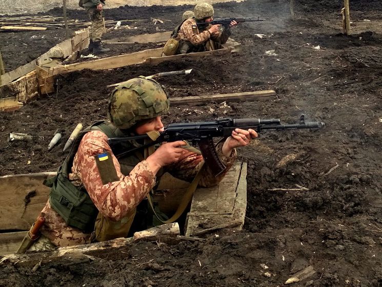 За сутки на Донбассе погиб один украинский военный, еще трое получили ранения – штаб АТО