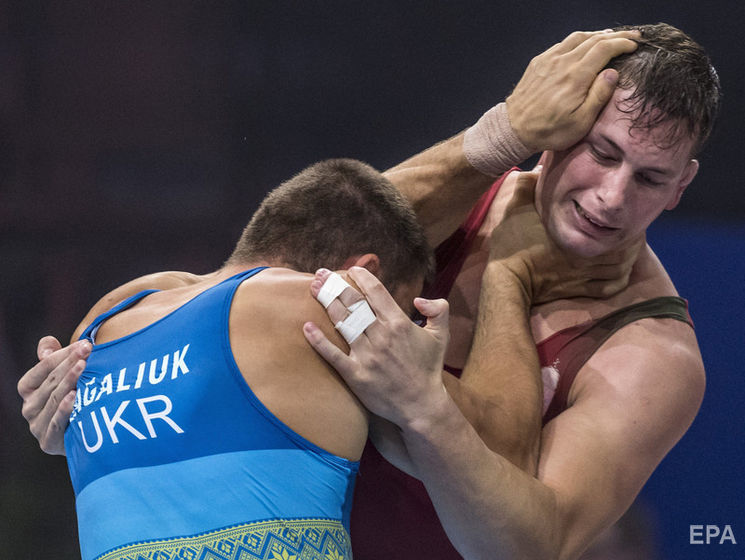 Асоціація спортивної боротьби України вирішила відрядити борців на змагання до Росії