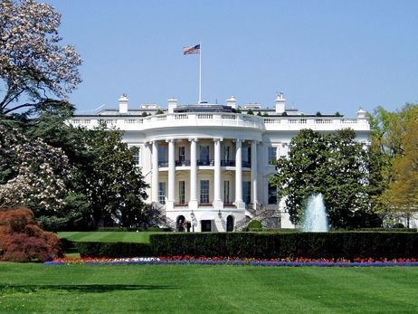 У Білому домі заявили посольству Росії, що США поки не запроваджуватимуть нових санкцій проти РФ – ЗМІ