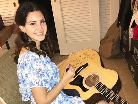 Фанат накинувся на Лану Дель Рей