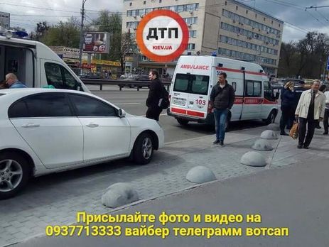 У Києві з торгового центру зірвало частину даху, є постраждалі