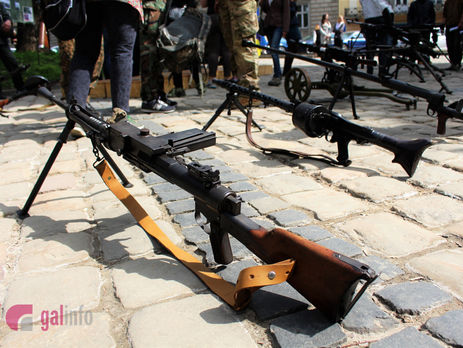 В центре Львова показали оружие дивизии СС 