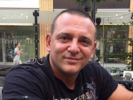 Я можу взяти в руку орден Червоної Зірки свого діда і пройти будь-якою вулицею у світі. Повторіть цей фокус зі значком Шухевича чи Бандери