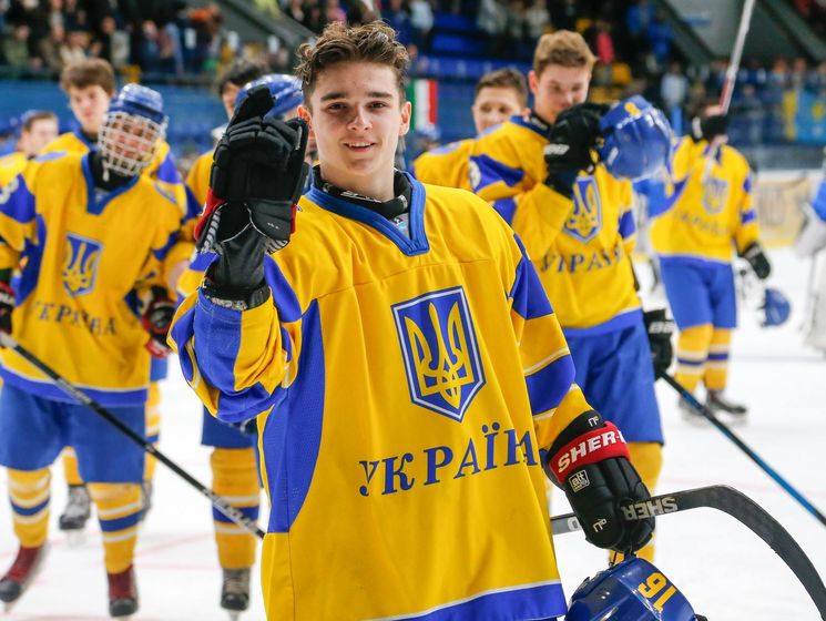 Юніорська збірна України з хокею виграла чемпіонат світу у своєму дивізіоні і підвищилася у класі