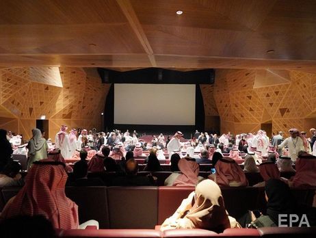 В Саудовской Аравии открыли первый за последние 35 лет кинотеатр. Видео
