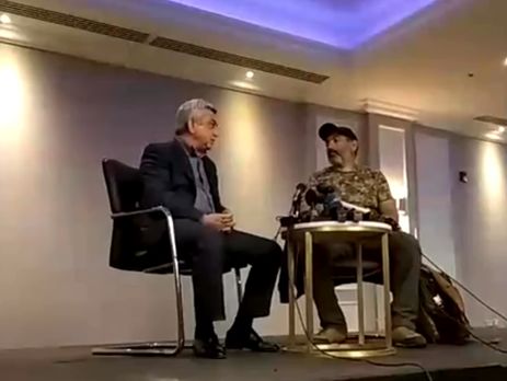 Прем'єр Вірменії пішов із зустрічі з лідером опозиції за три хвилини від початку переговорів. Відео