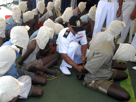 Африканские пираты похитили 12 человек с нидерландского судна