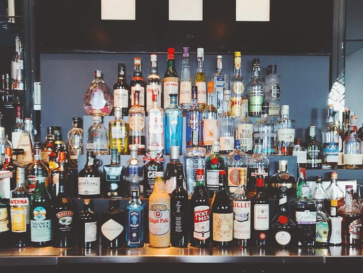 Порошенко підписав закон, що дозволяє місцевій владі обмежувати продаж алкоголю