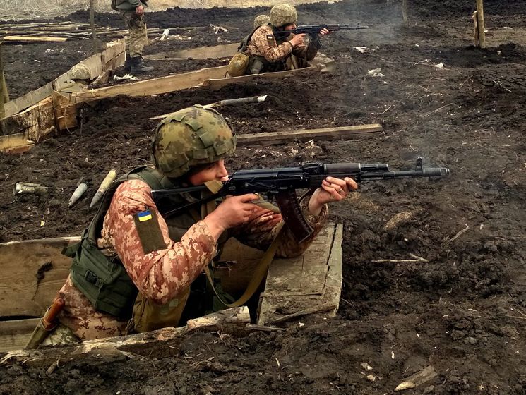 За сутки на Донбассе пострадали пятеро украинских военных – штаб АТО