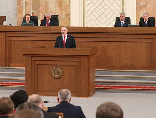 Лукашенко: Лунають голоси про повернення холодної війни, навіть більше – крижаної. Це вибухонебезпечна ситуація