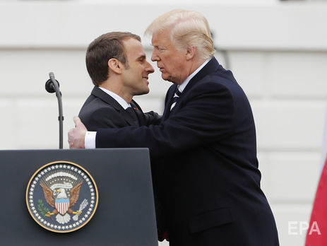 Трамп очистил плечо Макрона от перхоти. Видео