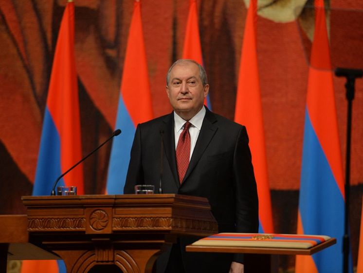 Президент Армении заявил о начале консультаций с политическими силами страны для поиска выхода из кризиса