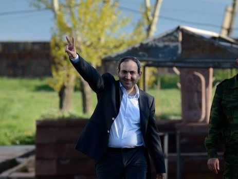 В Армении лидера протестов выдвинули кандидатом в премьеры