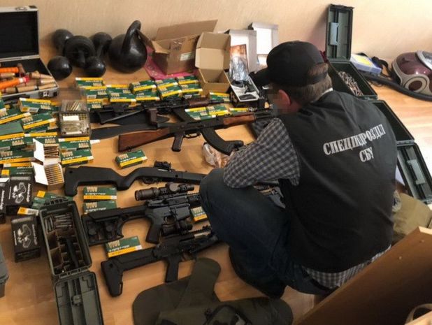 В Одесі СБУ викрила угруповання, яке торгує зброєю