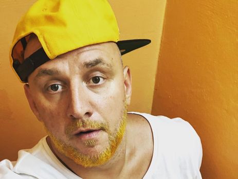 Потап покрасил бороду в желтый цвет