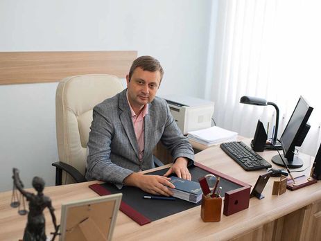 У кабінеті голови суду в Ужгороді виявили замасковану під розетку 