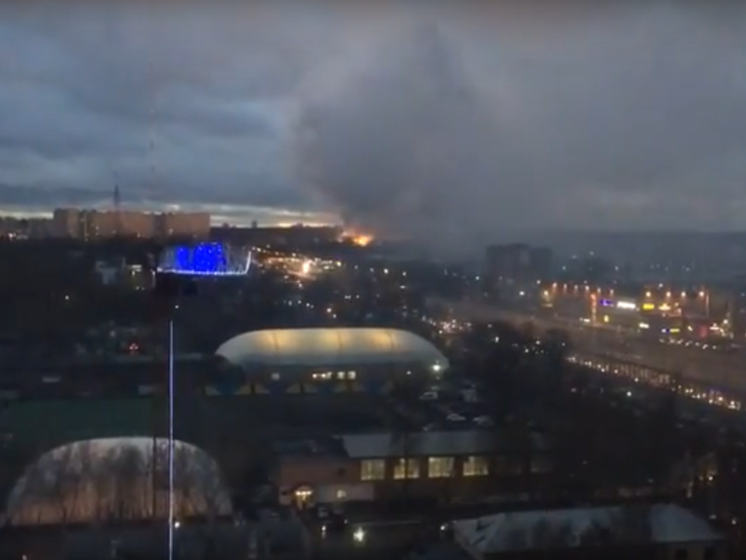 В России горит завод, слышны взрывы