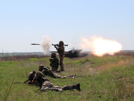 На полигоне возле Азовского моря прошли крупнейшие с начала года военные учения ВСУ. Фоторепортаж