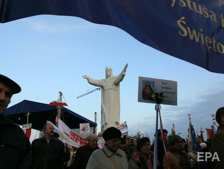 Із голови найвищої у світі статуї Ісуса Христа у Польщі демонтують антену, яка роздавала інтернет