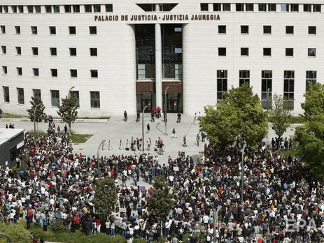 В Испании люди несколько дней протестовали против приговора в деле об изнасиловании. Фоторепортаж