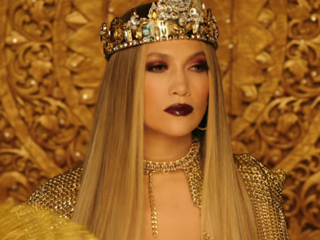 El Anillo. Лопес в образе царицы снялась в новом ролике. Видео