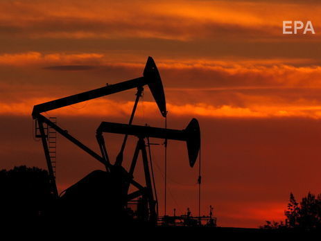 Ціна на нафту впала нижче ніж $74 за барель
