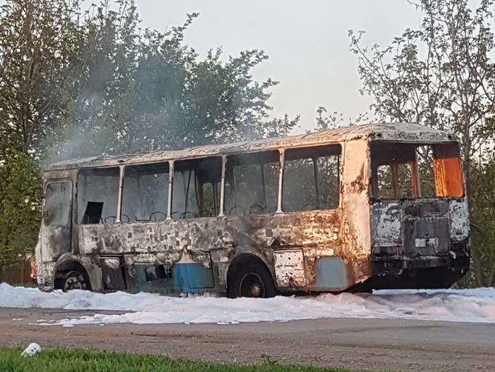 Під Кривим Рогом загорівся пасажирський автобус
