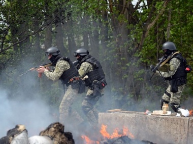 СМИ: В Мариуполе украинские войска штурмуют штаб террористов