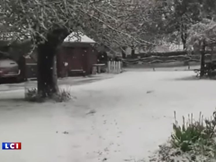 У Нормандії 30 квітня випав сніг. Відео