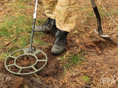 Возле Майорска на неизвестном взрывном устройстве подорвался 25-летний мужчина