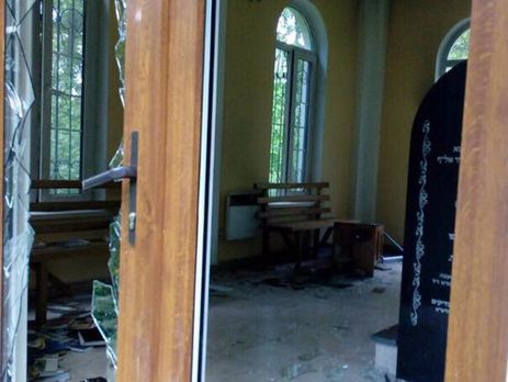 В Остроге неизвестные разгромили могилу раввина Магаршо, полиция открыла уголовное производство