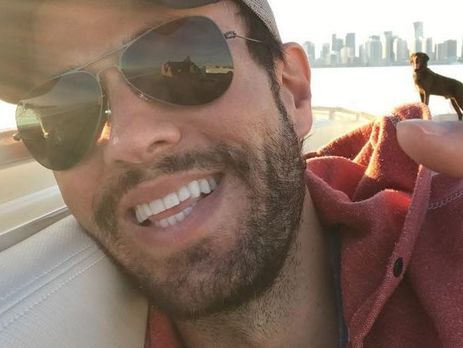 Энрике Иглесиас показал одного из своих маленьких близнецов