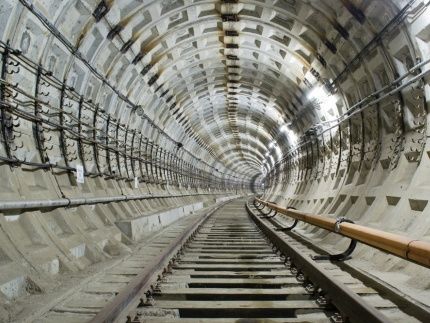 В Харькове будут судить диспетчера метро, не сообщившую о мужчине в туннеле метрополитена