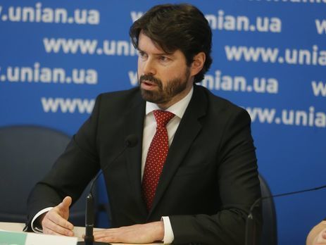 Міжнародні резерви призначені для забезпечення стабільності курсу, чого ми не спостерігаємо. Резерви зростали, а гривня девальвувала – економіст Новак