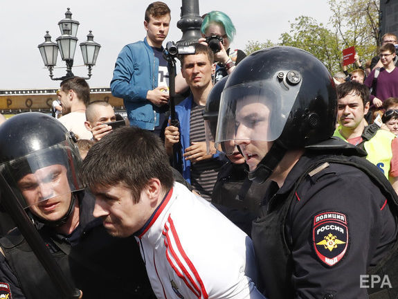 У Москві "козаки" побилися з прибічниками Навального. Кількість затриманих протестувальників у Росії сягає сотень