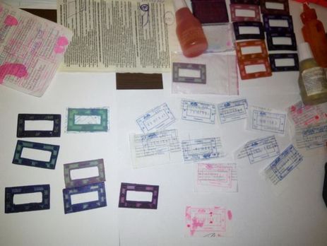 СБУ блокувала схему незаконного оформлення прикордонниками документів, що дають право українцям перебувати в РФ