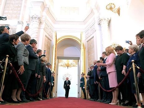 Путин: Россия не раз сталкивалась с эпохами смут и испытаний и всегда возрождалась, как птица Феникс