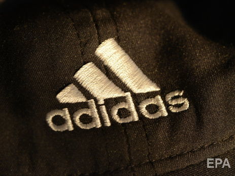 Компания Adidas удалила со своего сайта фото одежды с советской символикой 