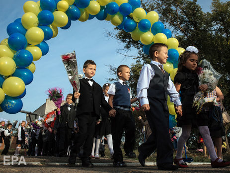 Для поступления ребенка в первый класс справка с места проживания не обязательна – Минобразования Украины