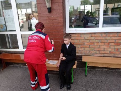 В ГСЧС уточнили, что в Черкассах госпитализировали 53 детей и двух учителей